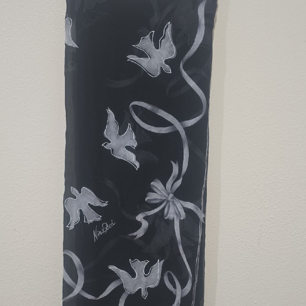 🖤 NINA RICCI PARIS SILK SCARF 🖤